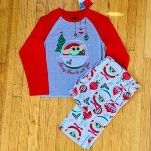 NWT Star Wars Baby Yoda Mandalorian Christmas Pajamas Adult Small